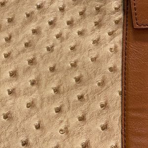 kelly&katie vegan tote bag, lots of room and compartments. 1 zipper pocket- EUC